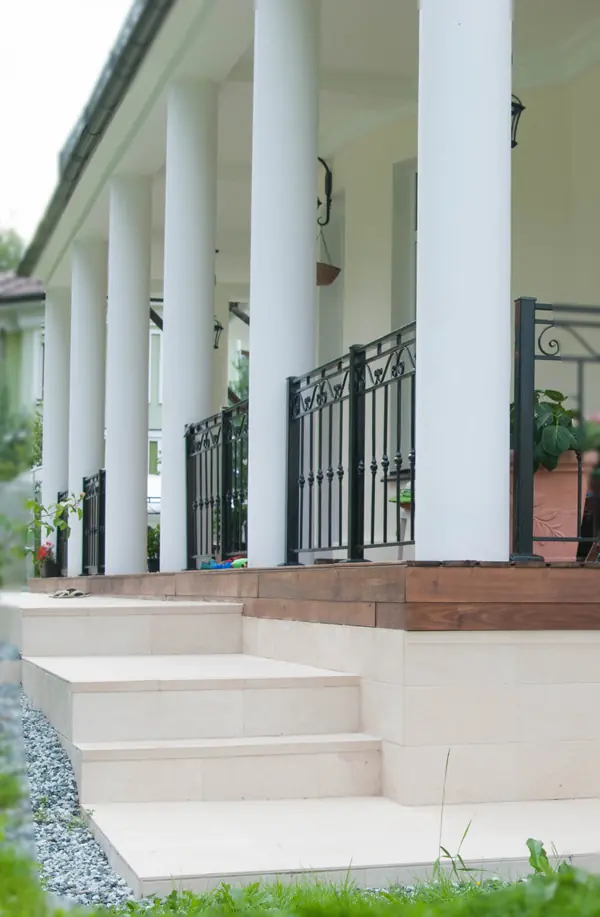 Веранда загородного дома