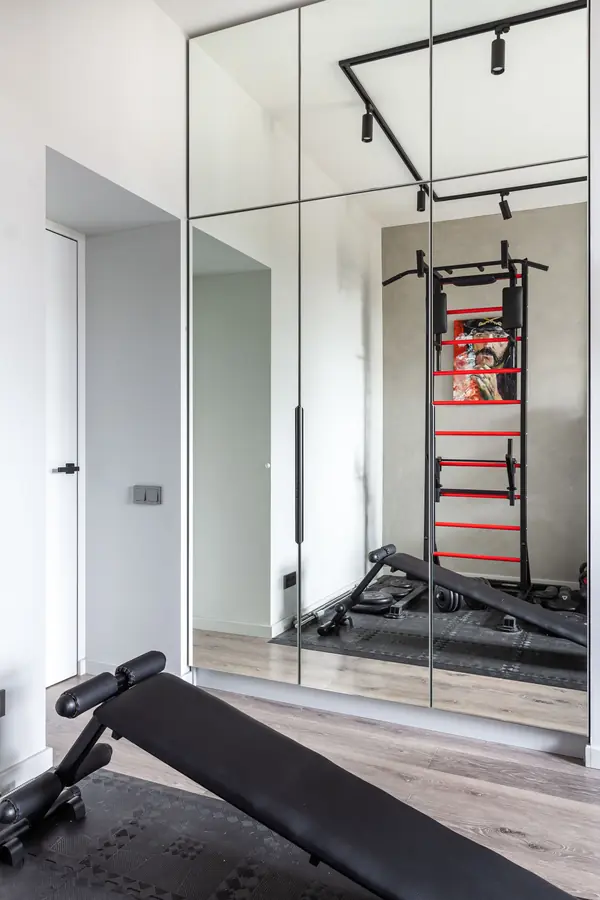 КВАРТИРА С ЯРКИМИ АКЦЕНТАМИ В СТАРОМ ФОНДЕ