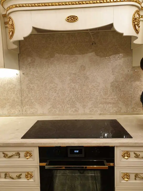 Стеклянный фартук на кухню