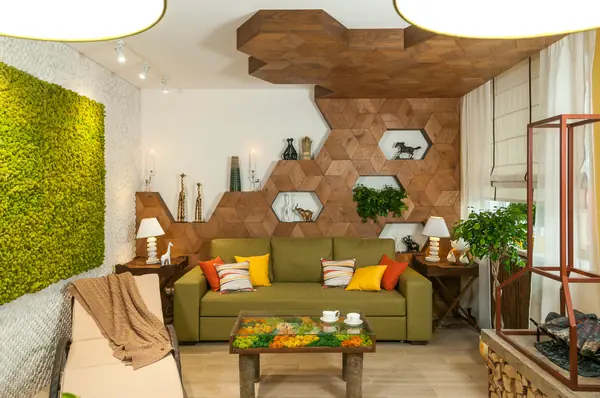 Яркие стены