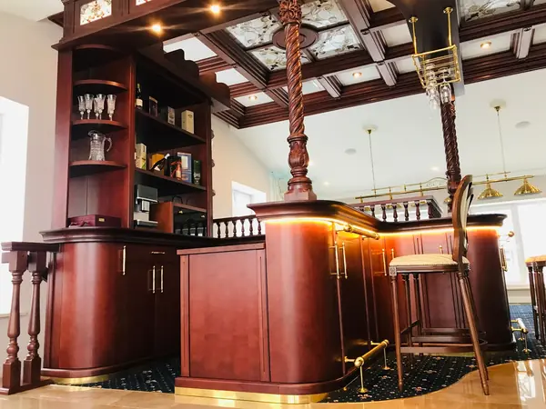 БАР И ЛЕСТНИЦА ИЗ МАССИВА