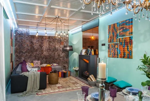 Яркие стены