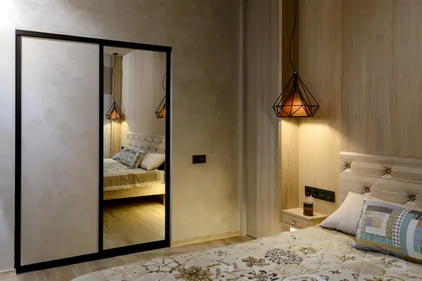 Кровать и панно из массива дуба