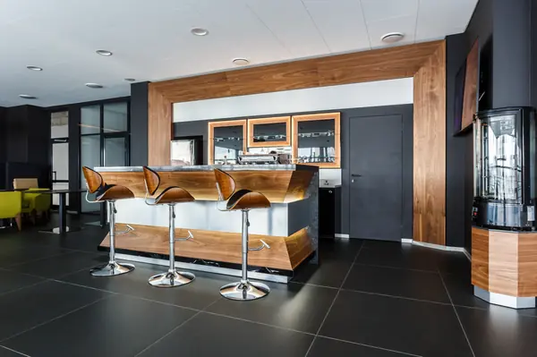 Интерьер для переговорной и зоны отдыха Mercedes-Benz.