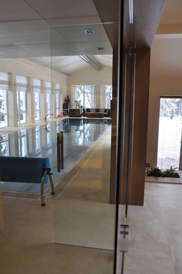 Душевые и стеклянные перегородки на фурнитуре MWE Германия