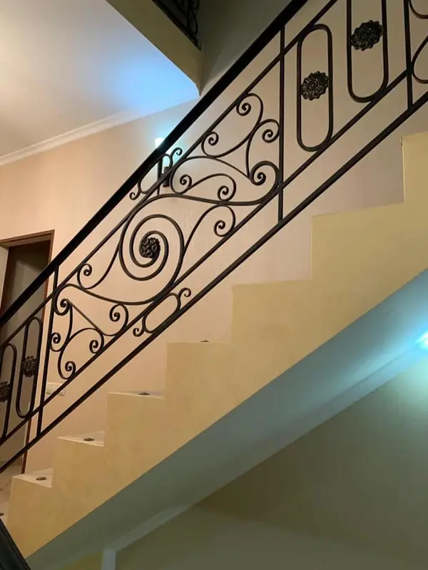 Сварные и кованые перила для лестниц и террас
