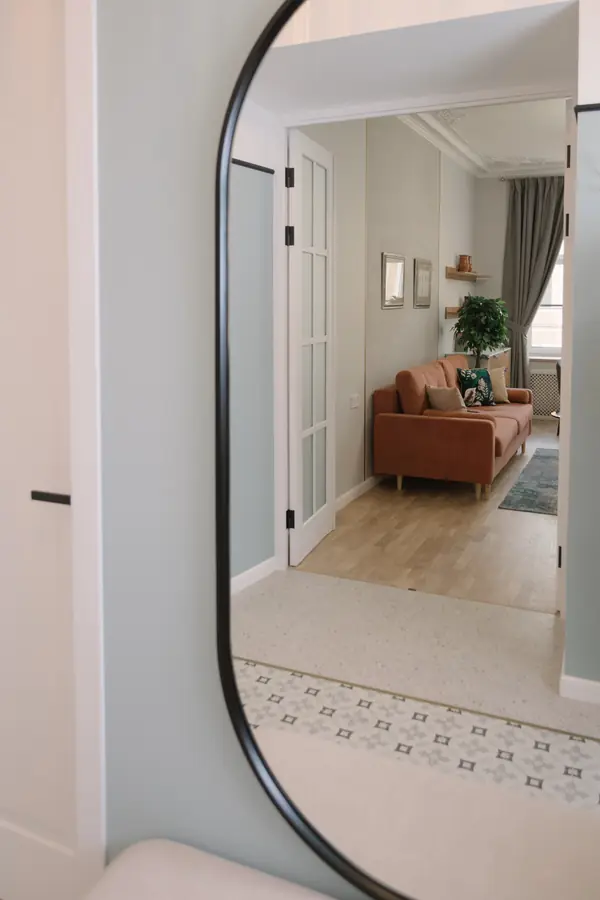 Реализация проекта в старом фонде СПб, квартира с камином.