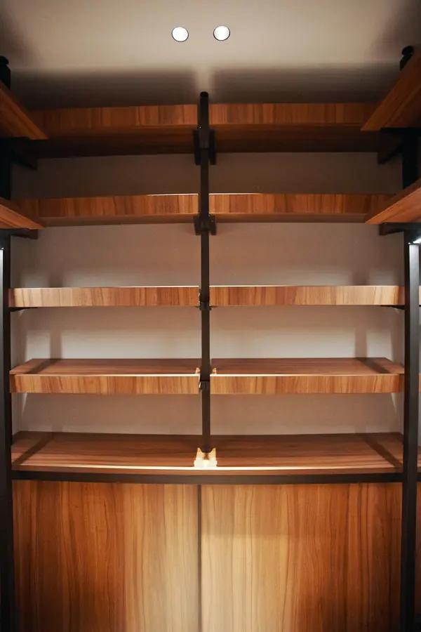 raumplus в интерьере квартиры на Минской, гардеробная UNO коридор