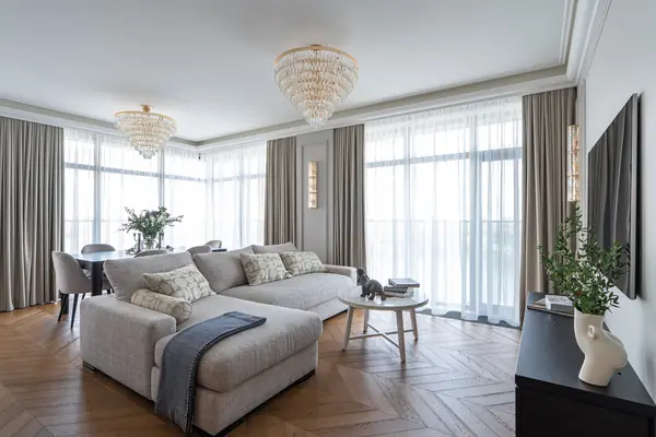 с видом на реку