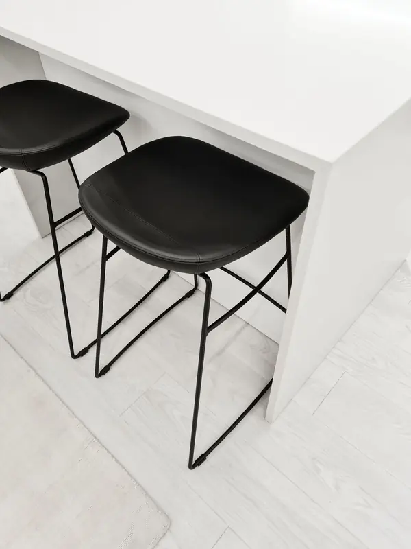 Белый минимализм - стулья Calligaris