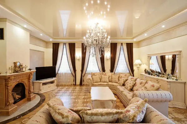 Перепланировка и декор гостевого пространства коттеджа.