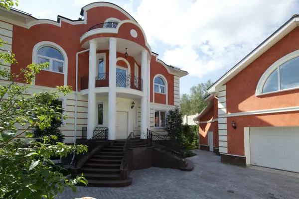 Фасад дома в Подмосковье