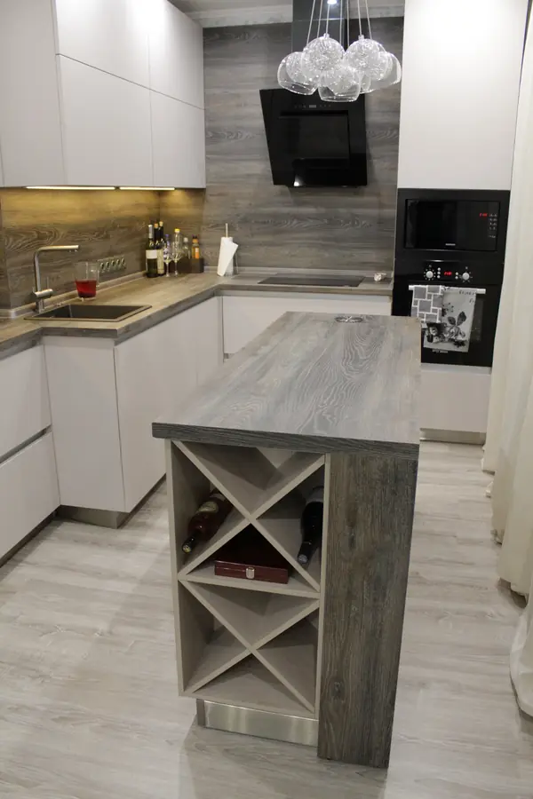 Белая матовая кухня с островом