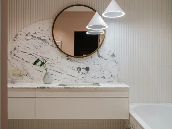 Французское настроение и мотивы шинуазри: семейная квартира