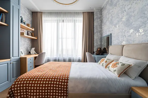 с видом на реку