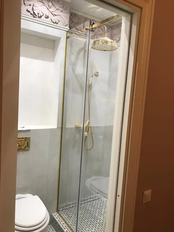 Перегородки с золотым профилем