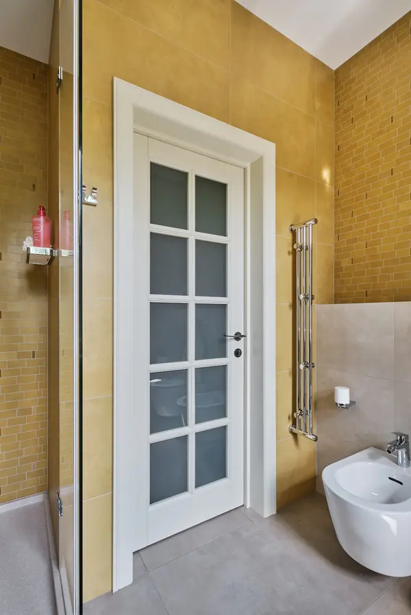 Кантри Ral 1013 в интерьере дома