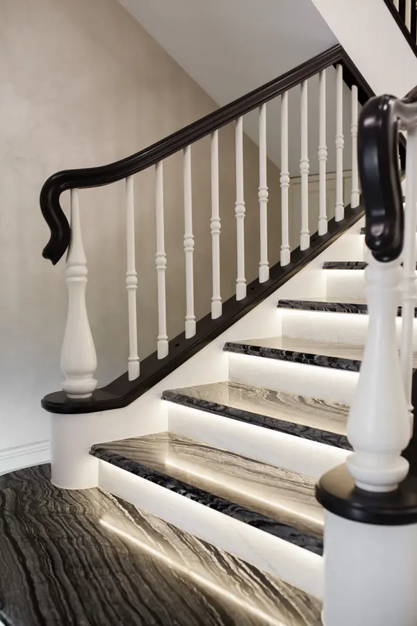 Лестница из мрамора