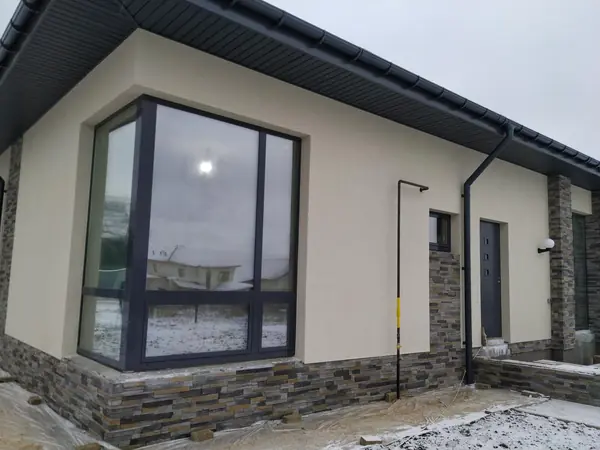 Небольшой одноэтажный дом из кирпича, утепление фасада пенопластом 150мм