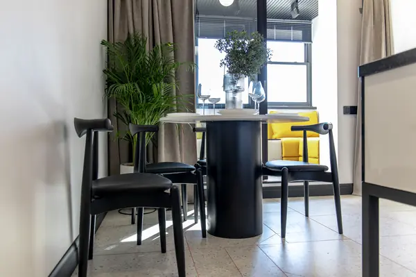 Островная вытяжка Equilibrium в передаче «Квартирный вопрос».