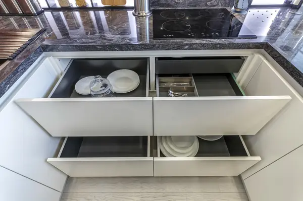 «Квартирный вопрос»: «Гранатовая кухня»