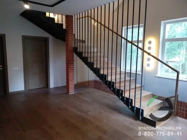 Лестница на металлическом каркасе