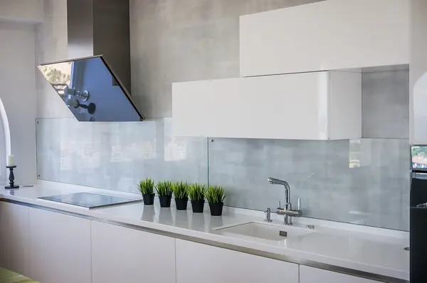 Монохромная кухня