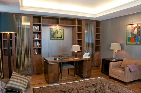 СКРОМНОЕ ОБАЯНИЕ БУРЖУАЗИИ......