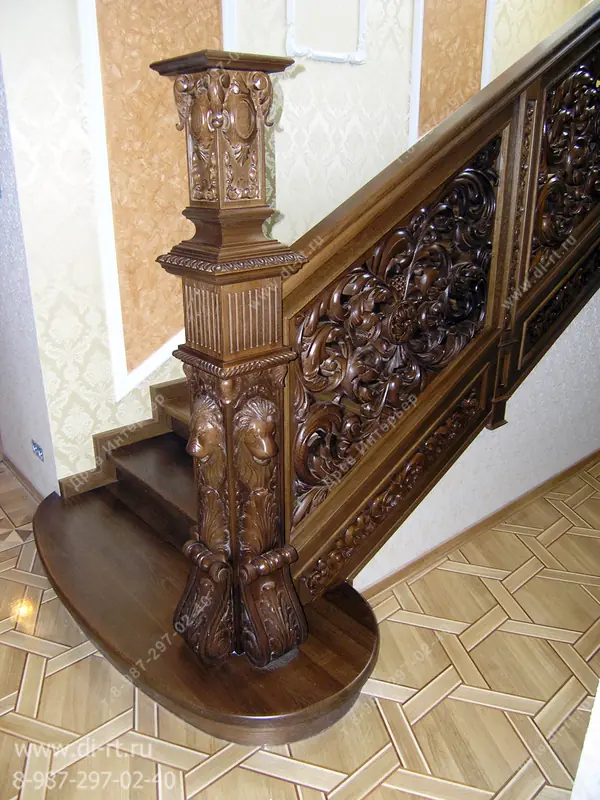 Лестница с резьбой