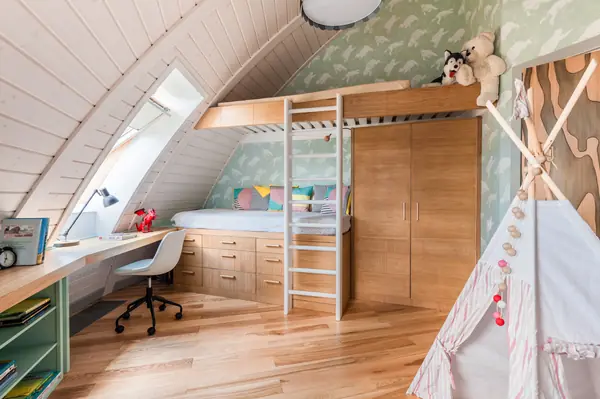 Купольный дом у воды