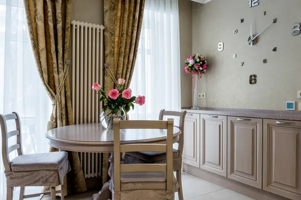 Двухкомнатная квартира в классическом стиле.