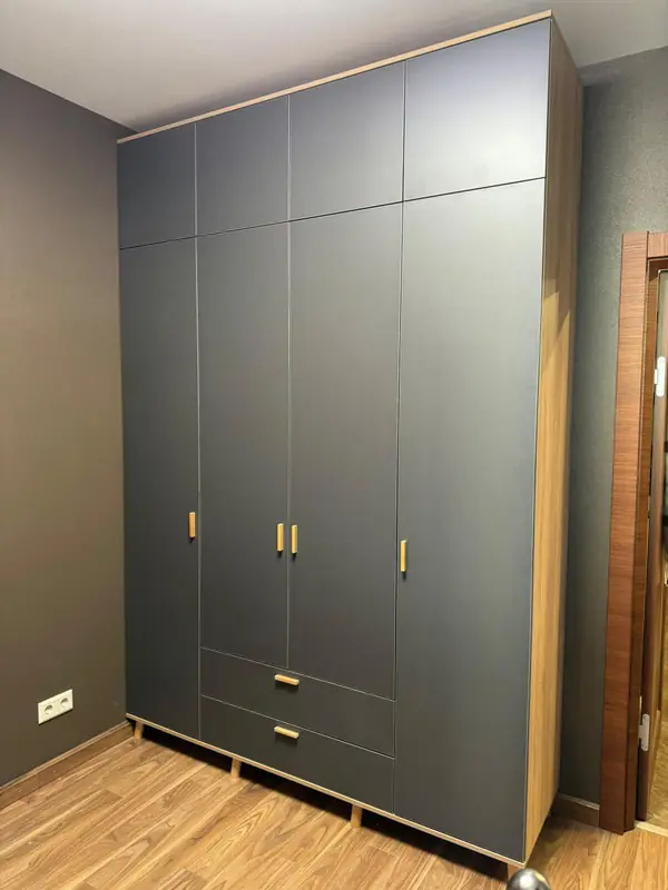 Распашные шкафы