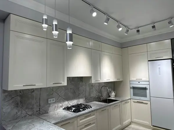 Кухня Фабиана в цвете Белло, выполненная под индивидуальный заказ.