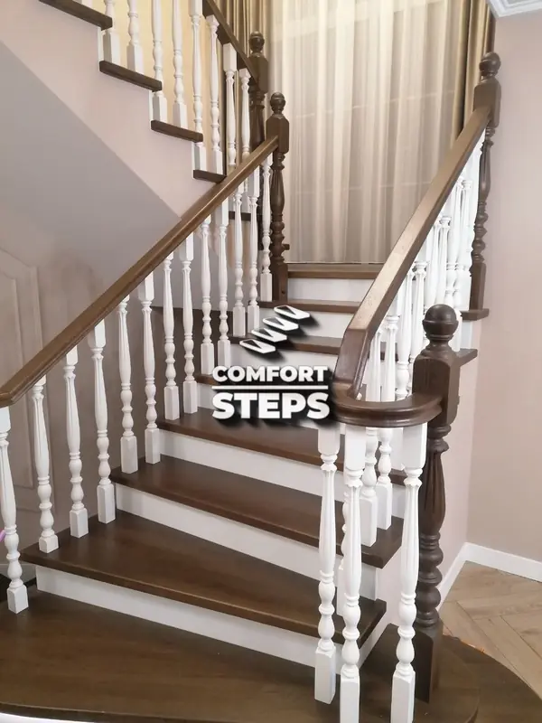 Лестница в шпоне дуба с радиусными поручнями и подсветкой