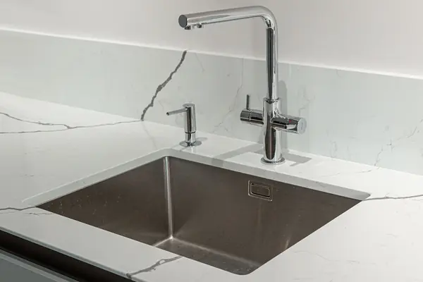 Белая кухня по последним трендам