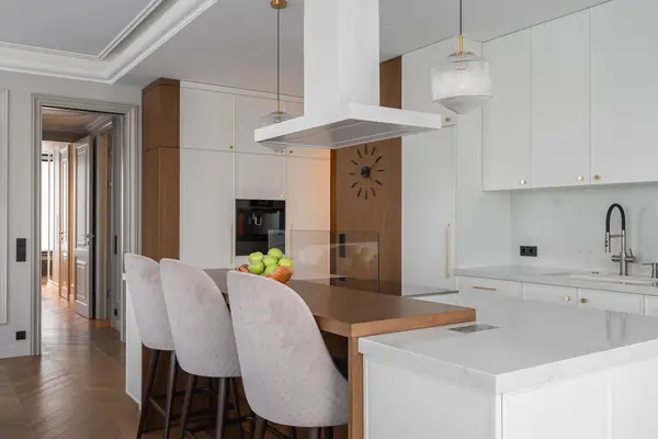 с видом на реку