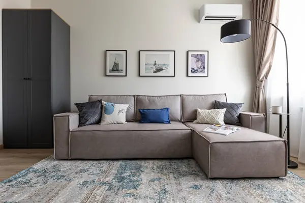 Двухкомнатная квартира под сдачу. Гостиная