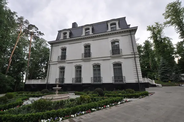 КИНОЗАЛ В ПЕТРОВО-ДАЛЬНЕЕ