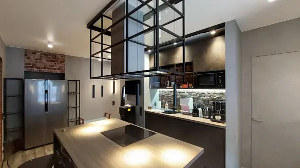 Лофт в квартире фотографа: кухня и холл, 103 кв. м.