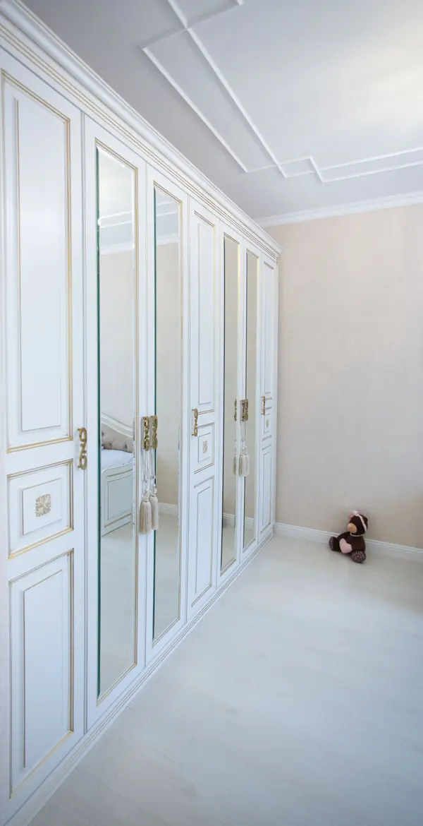 Шкаф в классическом стиле