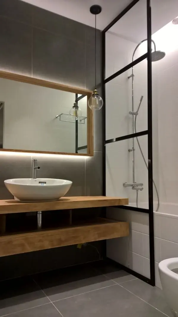 Зеркало с LED подсветкой для ванной