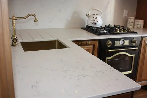 Столешница и стеновая панель из кварцевого композита Avant