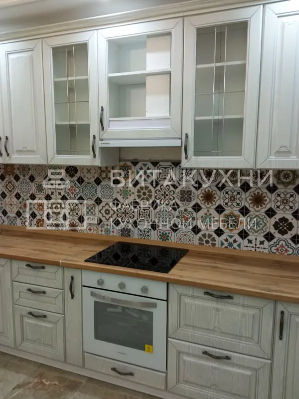 Красивая классическая кухня