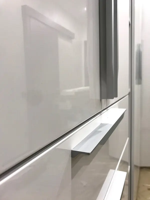 Глянцевый шкаф для прихожей