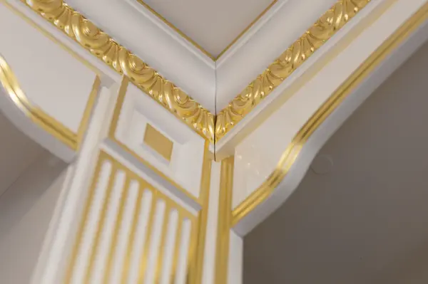 Классическая гардеробная с поталью