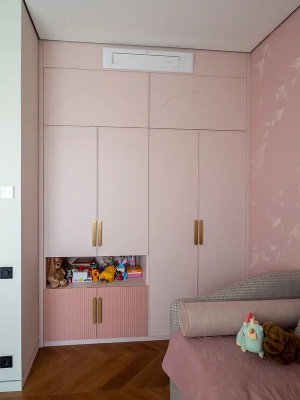 Меблировка детской в розовых тонах