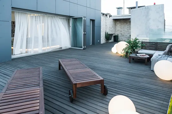 Светлый hi-tech