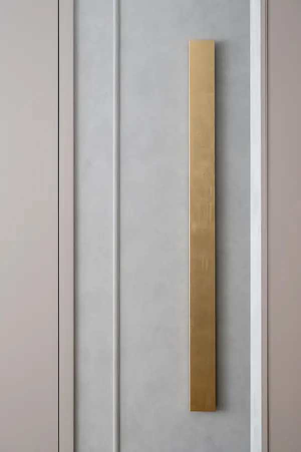 105 Садовые Кварталы. Бра в золотой потали.