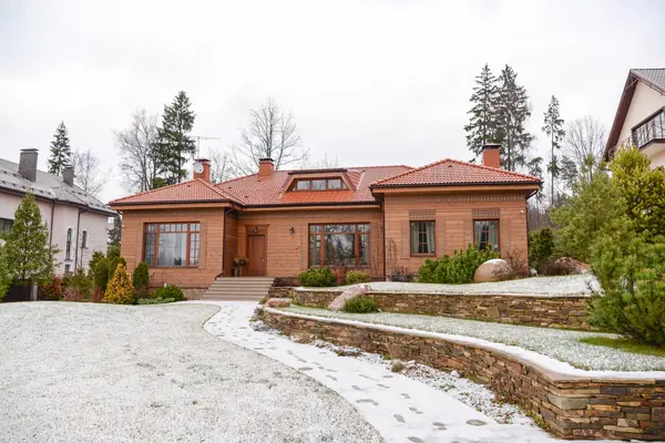 Остекление дома дубовыми окнами