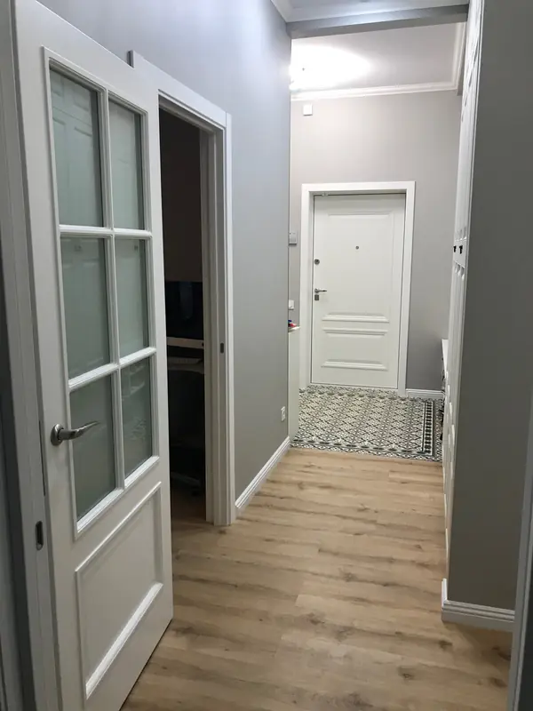 Вид на прихожую из коридора